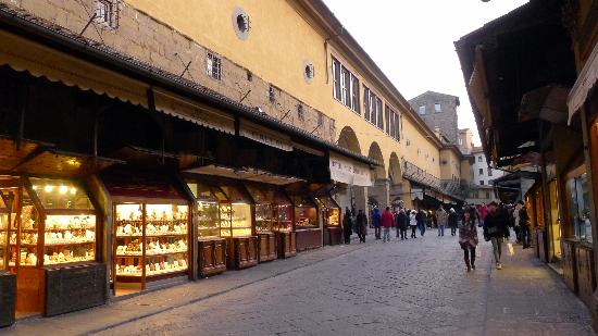 韦奇奥桥 - Ponte Vecchio | Secret World Trip Planner