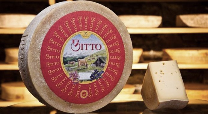 Bitto DOC Lombard ostur - Albaredo Per San Marco | Secret World Trip Planner