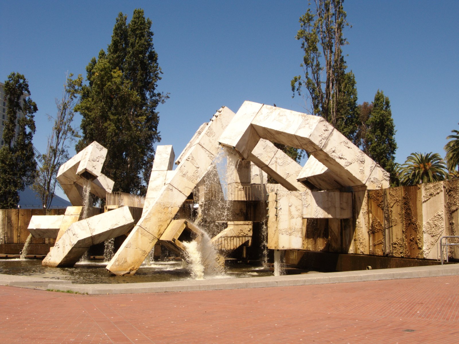 La fontaine Vaillancourt à San Francisco - San Francisco | Secret World Trip Planner