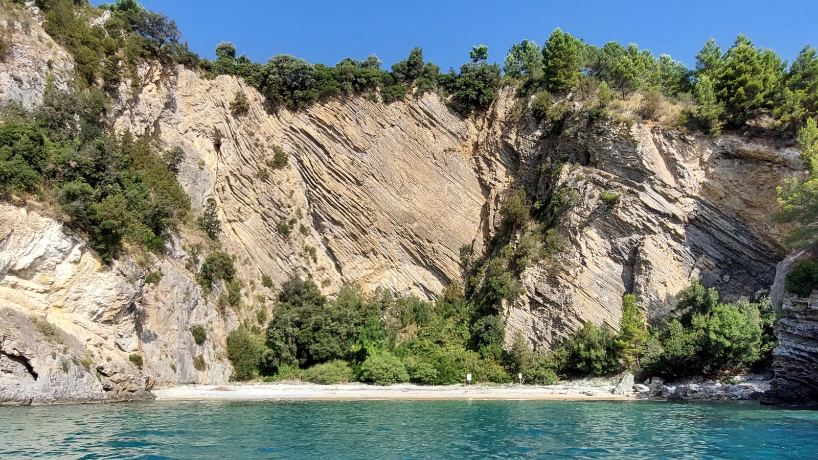 La Baia del Buon Dormire è una delle spiagge più belle d’Italia  - Spiaggia del Buon Dormire | Secret World Trip Planner