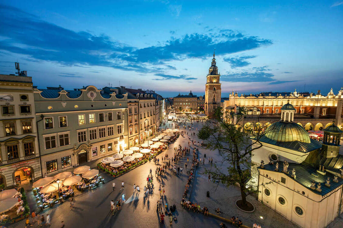 Avec ses 40 000 mètres carrés, la place du marché de Cracovie (Rynek Główny) n'est pas - Rynek Główny 30 | Secret World Trip Planner
