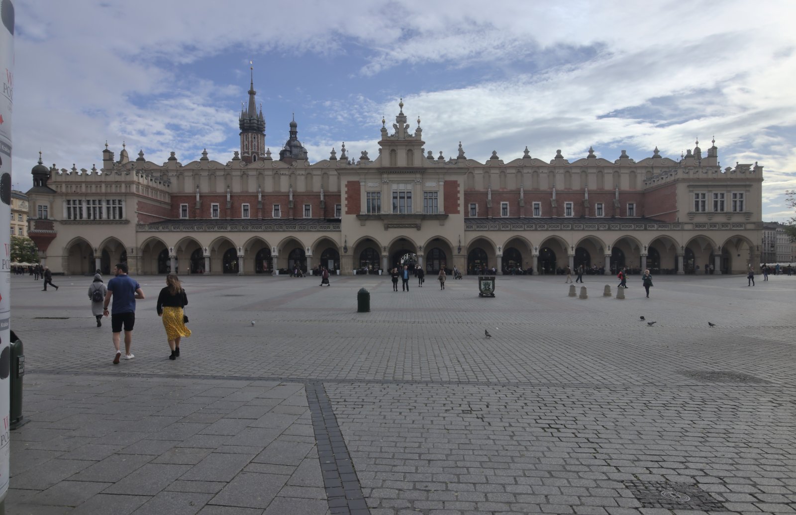 Avec ses 40 000 mètres carrés, la place du marché de Cracovie (Rynek Główny) n'est pas - Rynek Główny 30 | Secret World Trip Planner