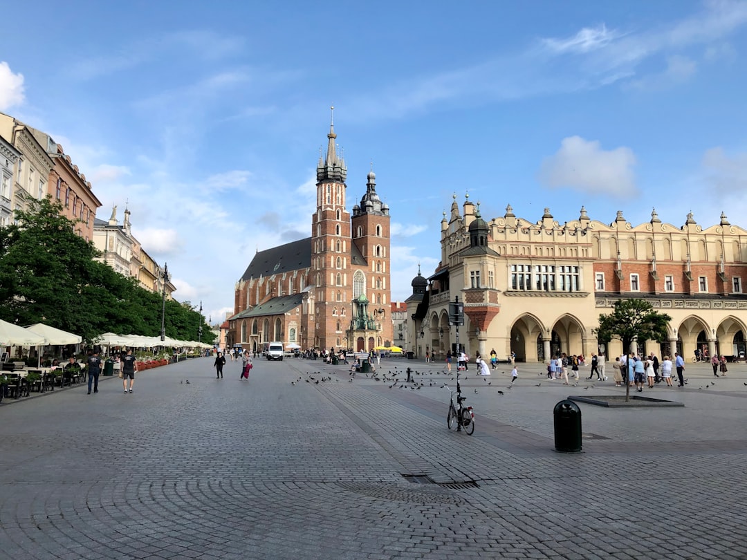 Avec ses 40 000 mètres carrés, la place du marché de Cracovie (Rynek Główny) n'est pas - Rynek Główny 30 | Secret World Trip Planner