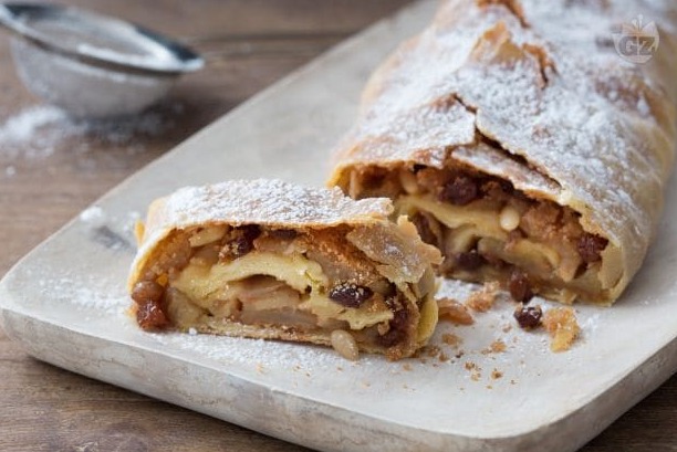 Apfelstrudel (Apfelstrudel) - Trentino-Alto Adige | Secret World Trip Planner