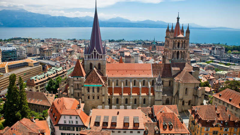 Catedral de Lausana - labores de los meses y signos zodiacales - Lausanne | Secret World Trip Planner