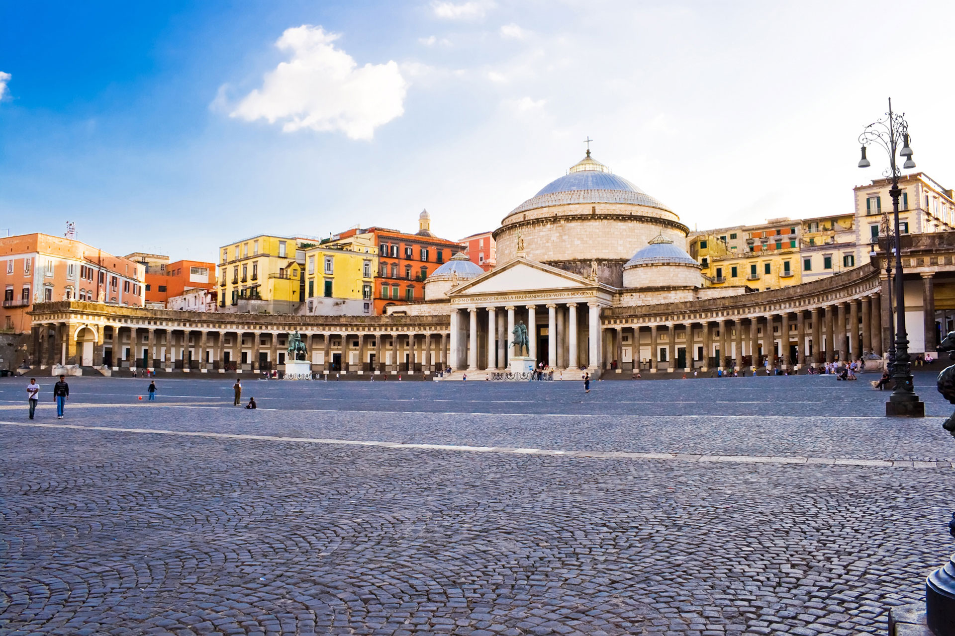 Praza do Plebiscito - Napoli | Secret World Trip Planner