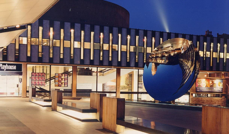 अनिश कपूर: स्काय मिरर, ब्लू - Napoli | Secret World Trip Planner