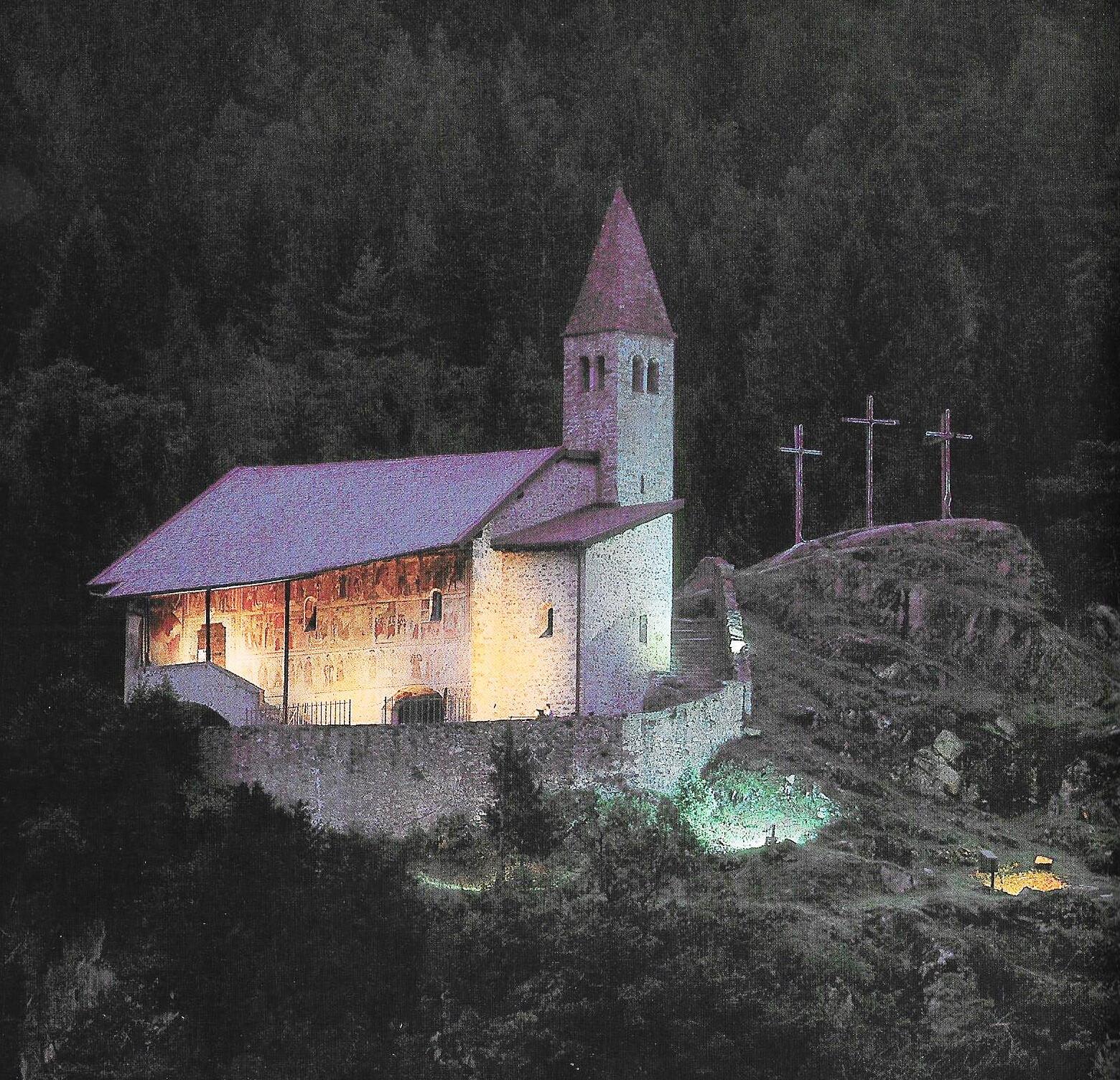 La belle église de S.Stefano sur la falaise à Carisolo - Carisolo | Secret World Trip Planner