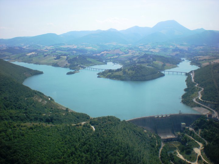دریاچه سینگولی - Lago di Cingoli | Secret World Trip Planner