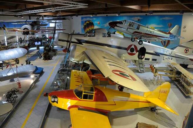 L'avion dans lequel Gabriele D'Annunzio a survolé Vienne le 9 août 1918 n'est qu'un d - Trento | Secret World Trip Planner
