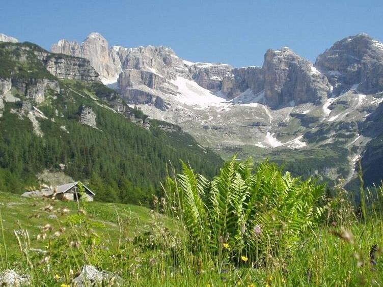 Val d'Ambiez, ein Amphitheater in den Brenta-Dolomiten - 38078 San Lorenzo in banale TN | Secret World Trip Planner