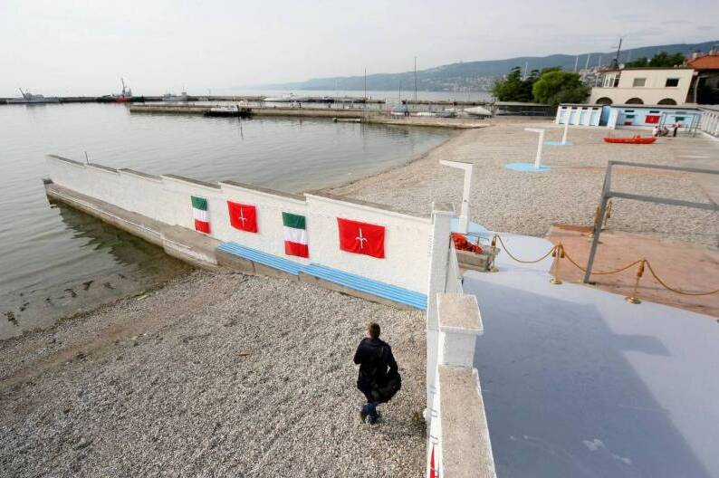 The Lantern, the beach where men women are divided — Trieste