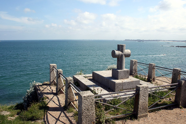 Tombe de Chateaubriand - Saint-Malo | Secret World Trip Planner