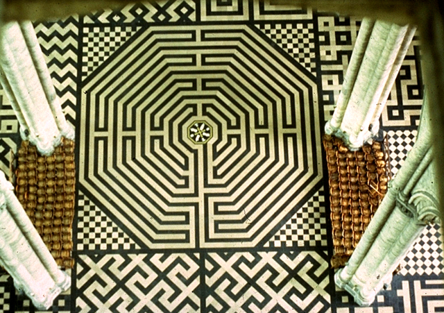 Labyrinthe de la cathédrale d'Amiens - Amiens | Secret World Trip Planner