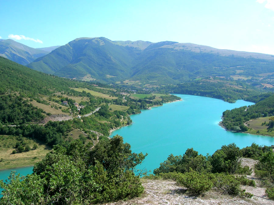 Fiastra järv - Lago di Fiastra | Secret World Trip Planner
