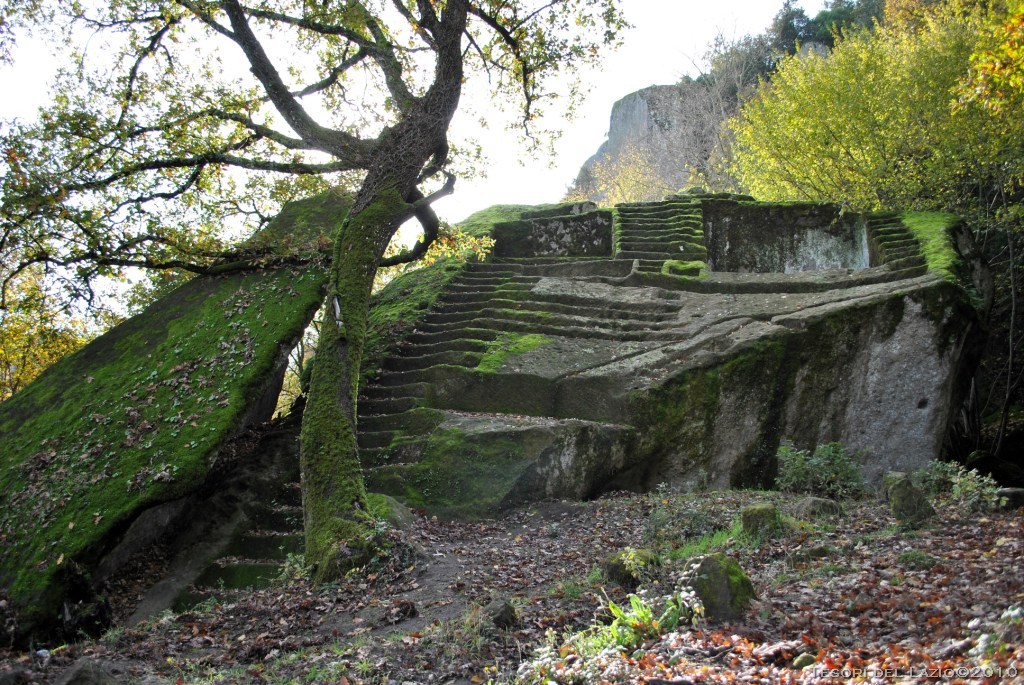 Etruskų Piramidė  - Bomarzo | Secret World Trip Planner