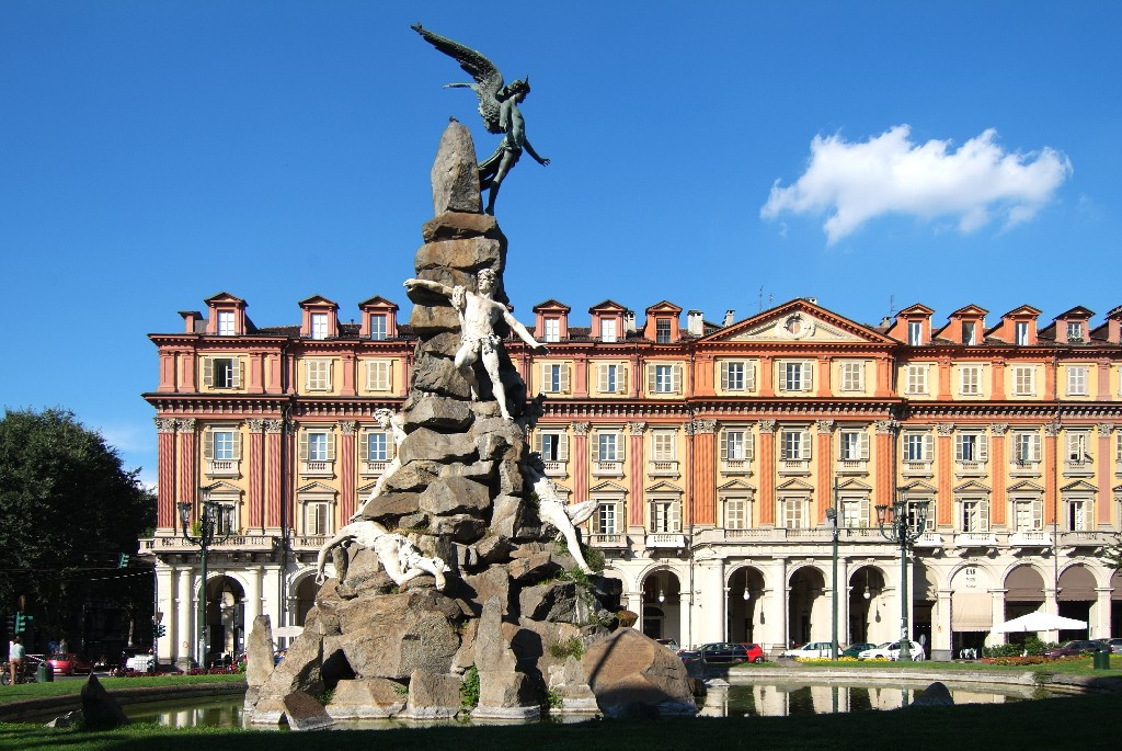 Fontána fretwork Fre - Torino | Secret World Trip Planner