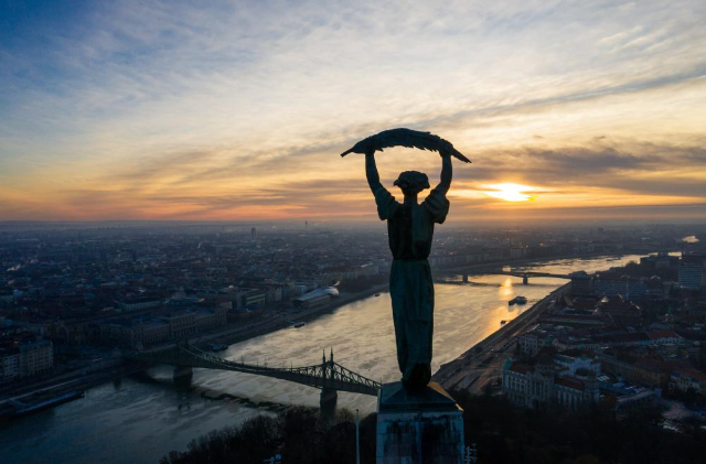 Statua della Libertà - Budapest | Secret World Trip Planner