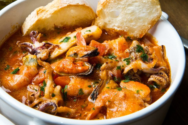 La célèbre bouillabaisse - Saint-Tropez | Secret World Trip Planner