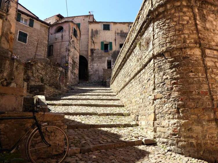 Το μεσαιωνικό χωριό Τάγγια - Taggia | Secret World Trip Planner