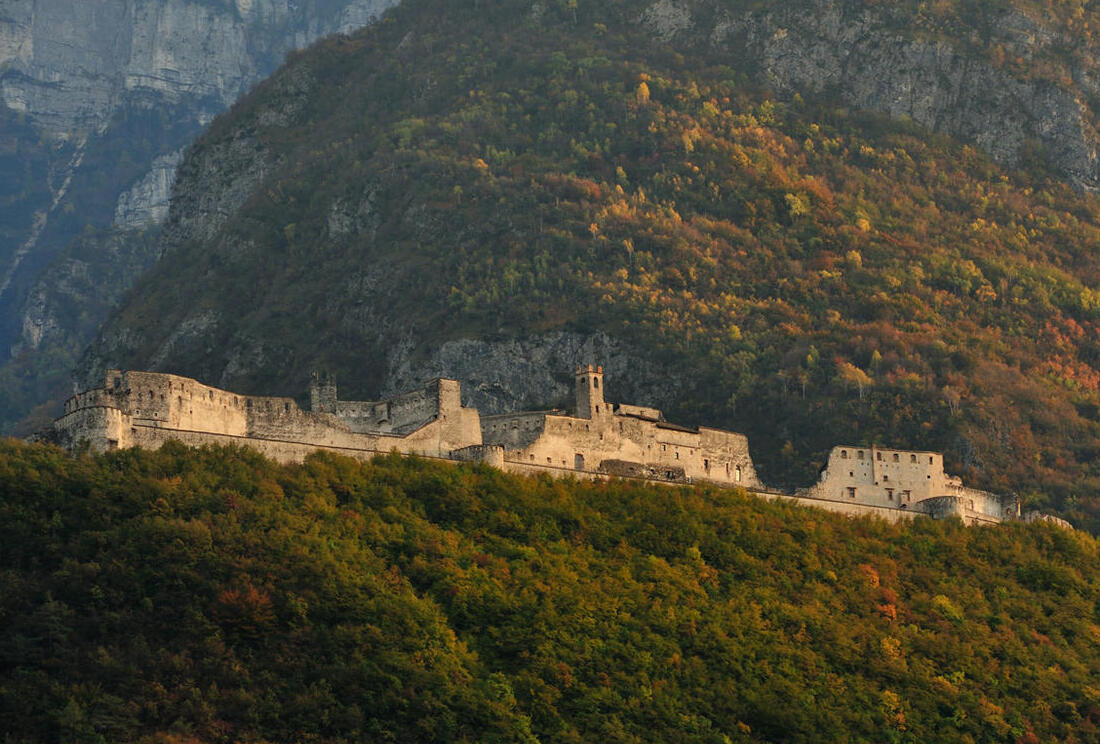 Castel Beseno, die älteste Festung im Trentino - Besenello | Secret World Trip Planner
