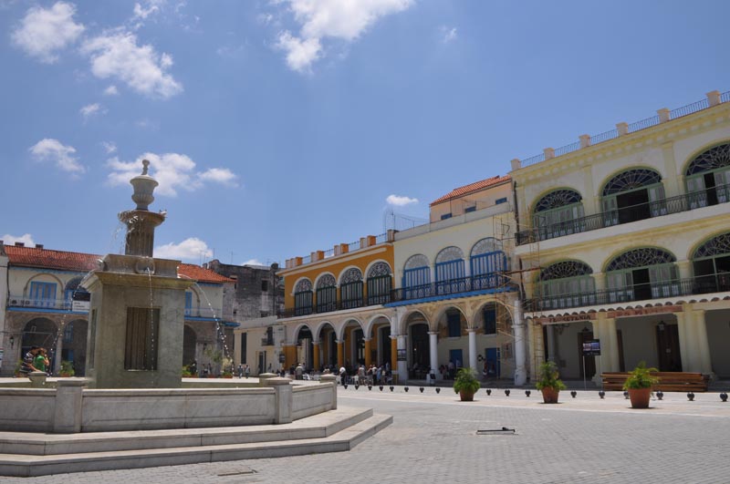 Plaza Vieja - La Habana | Secret World Trip Planner