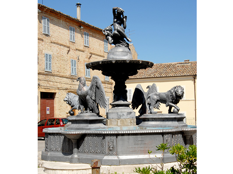 फ्लोरा देवीच्या फाऊंटन - Offida | Secret World Trip Planner