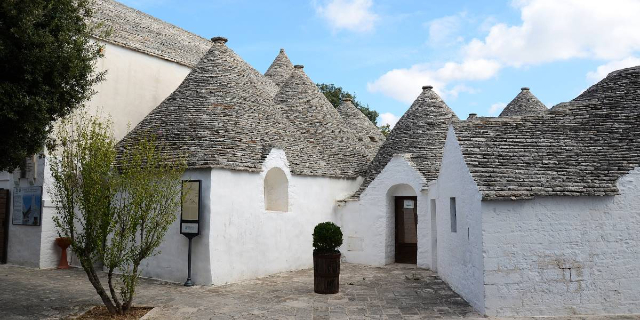 பெசோல்லா வீடு - Alberobello | Secret World Trip Planner