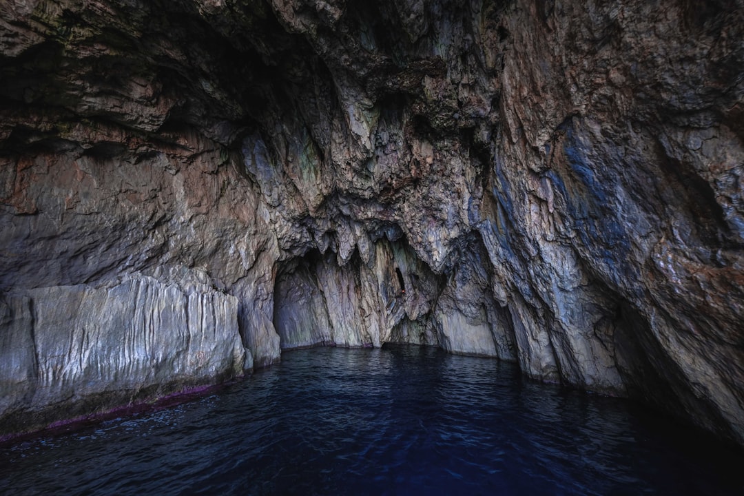 La grotte des tours de Slivia - 62a | Secret World Trip Planner