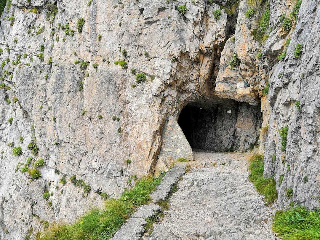 La grotte des tours de Slivia - 62a | Secret World Trip Planner