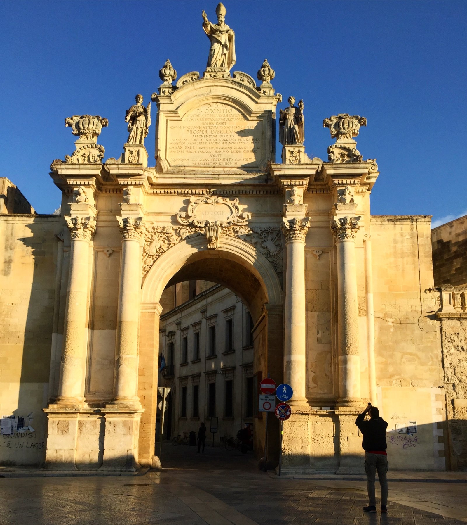 Lecce : Porta Napoli - Lecce | Secret World Trip Planner