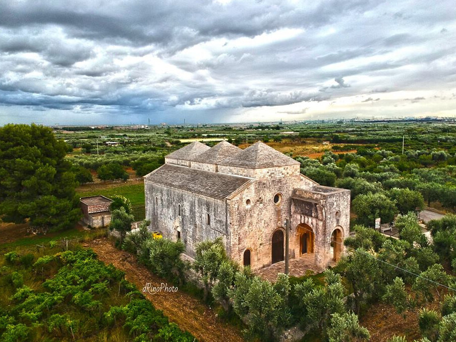 L'église romane de la Toussaint à Valenzano — .