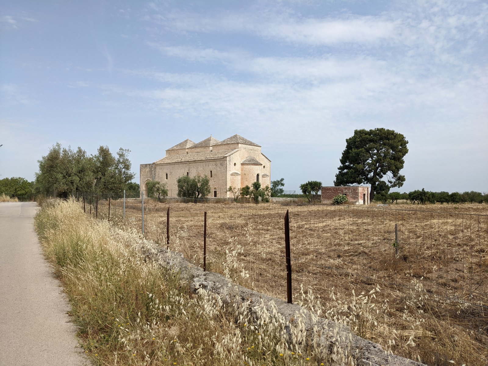 L'église romane de la Toussaint à Valenzano - . | Secret World Trip Planner