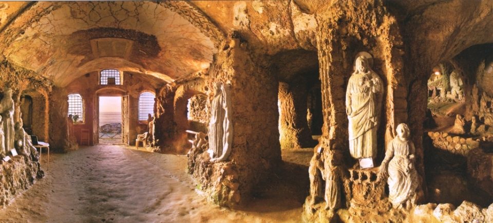 Igrexa de Piedigrotta - Pizzo | Secret World Trip Planner