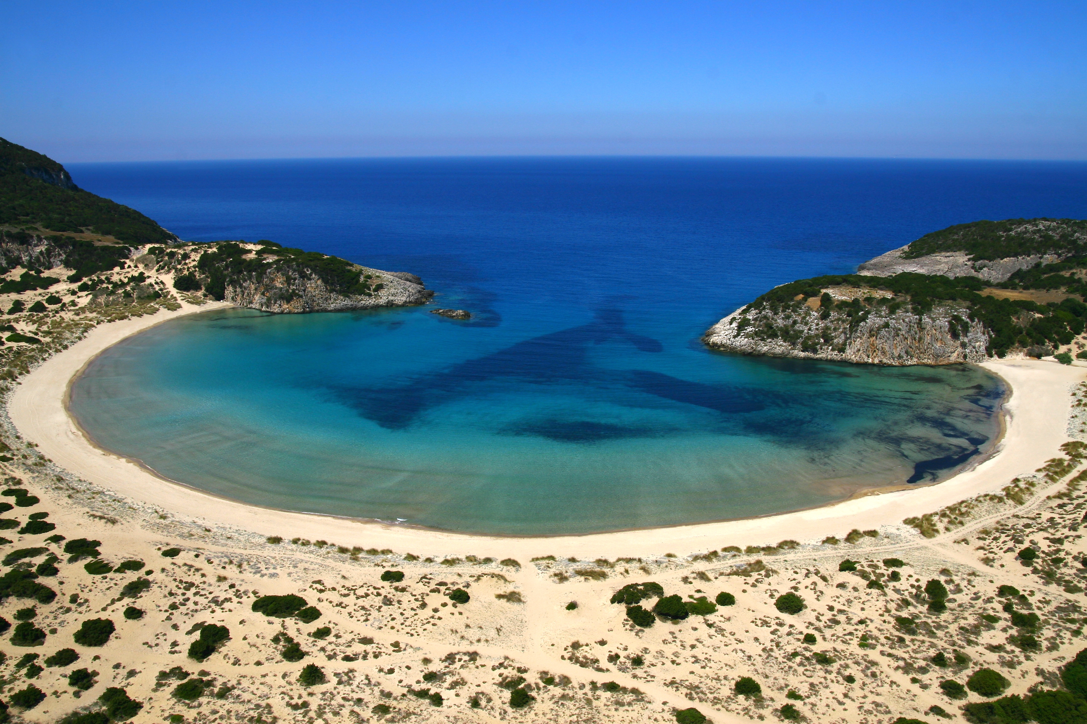 La plage de Voidokilia : Une des plus belles plages - Pilos | Secret World Trip Planner