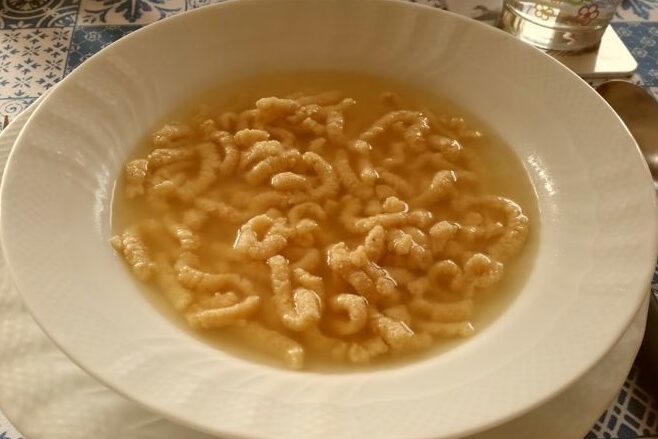 Les passatelli en bouillon, un classique de l'Emilie-Romagne — Emilia-Romagna