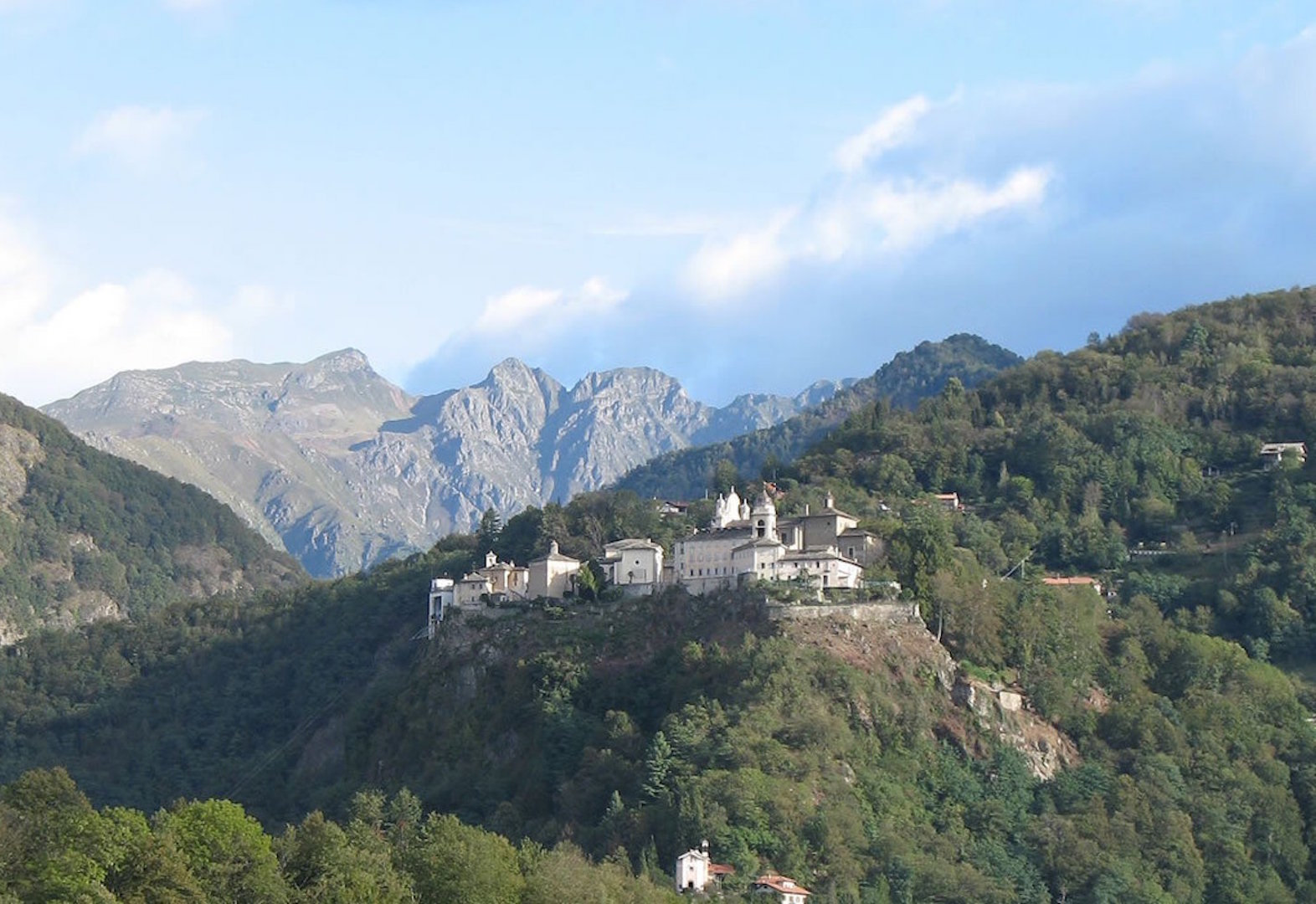 Sagradong bundok ng Varallo - Varallo | Secret World Trip Planner