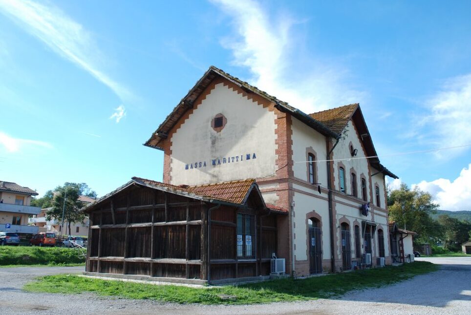 Garland - the station of the Iron Train - Ghirlanda | Secret World Trip Planner