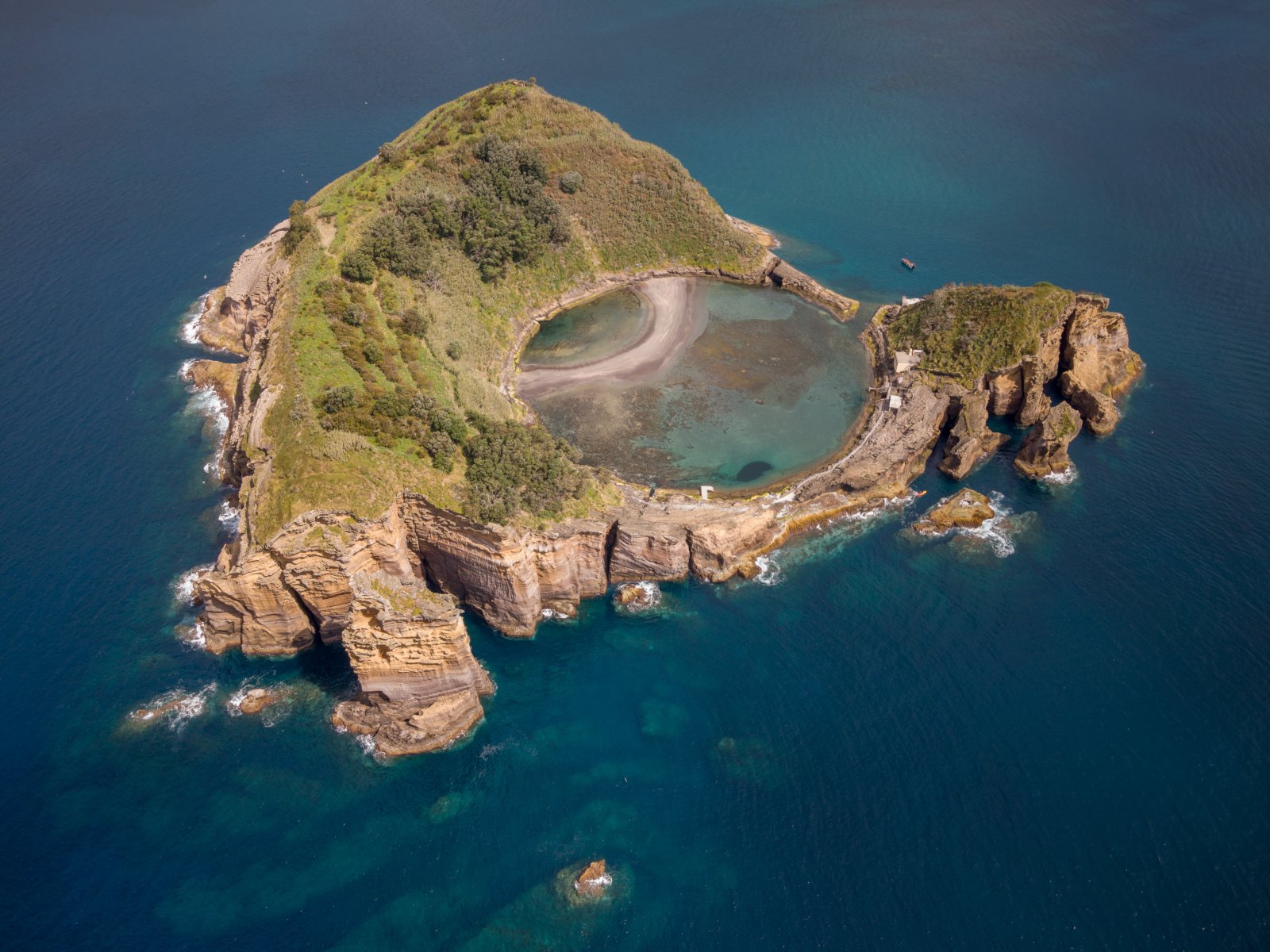 Islet of Vila Franca do Campo - Vila Franca do Campo | Secret World Trip Planner