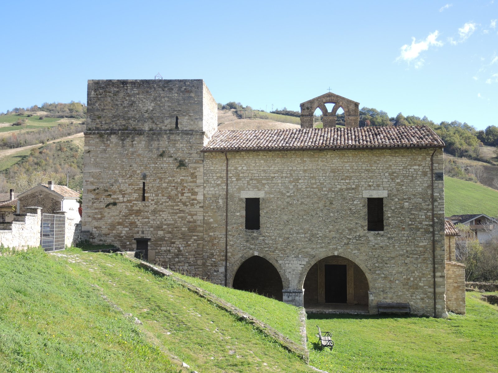 Karpineto della Nora dhe Kisha E San Bartolomeo - Contrada S. Bartolomeo | Secret World Trip Planner