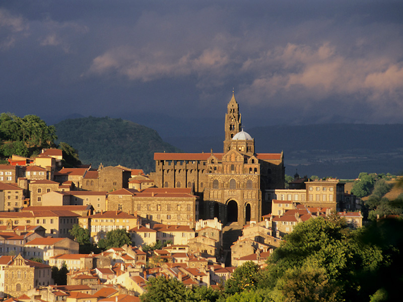 Notre Dame a Le Puy - Le Puy-en-Velay | Secret World Trip Planner