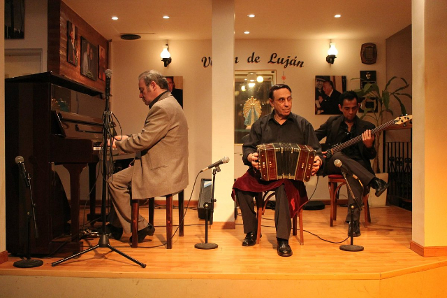 Dîner et spectacle de tango LA CUMPARSITA. - Montevideo | Secret World Trip Planner