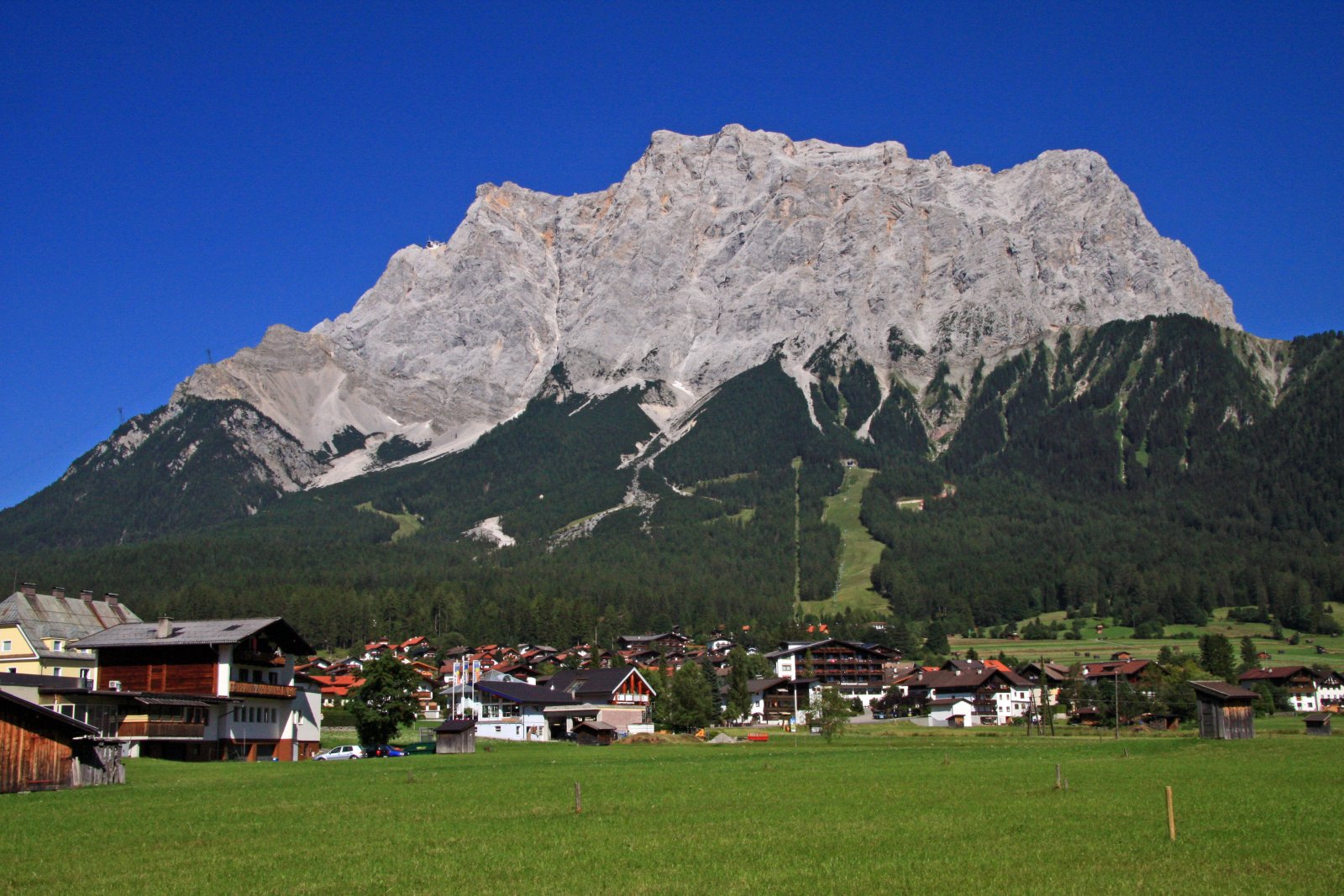 Zugspitze, le plus haut sommet d'Allemagne - Garmisch-Partenkirchen | Secret World Trip Planner