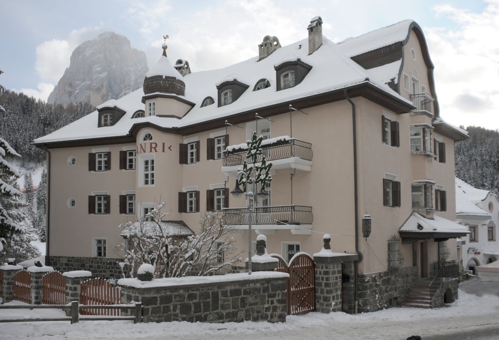 Santa Kristina va dunyodagi eng katta beshik biri - Santa Cristina Valgardena | Secret World Trip Planner