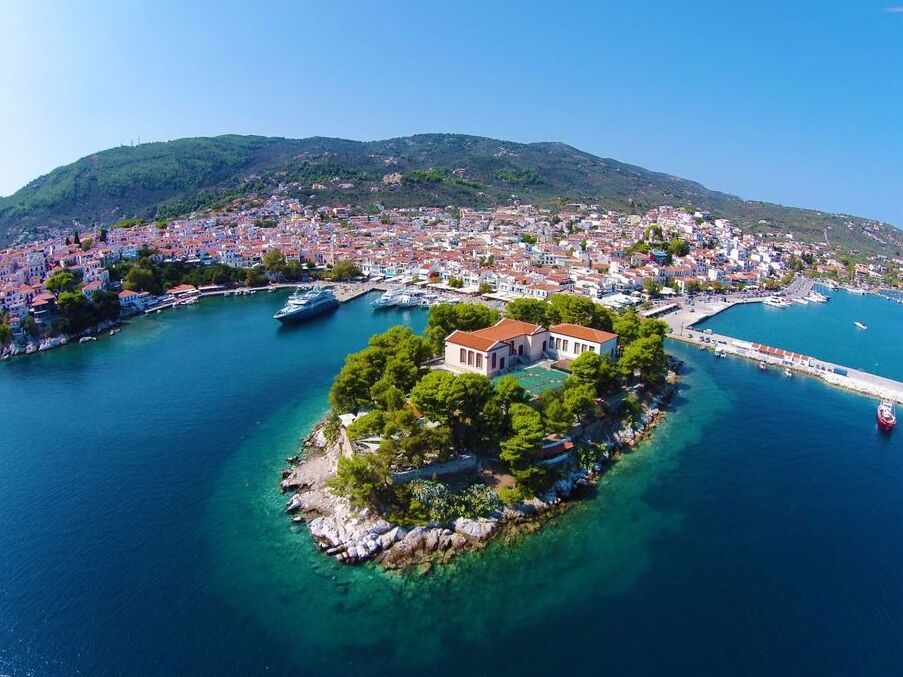 Bourtzi is a small peninsula that divides the port of Skiathos into two distant parts. — Sciato