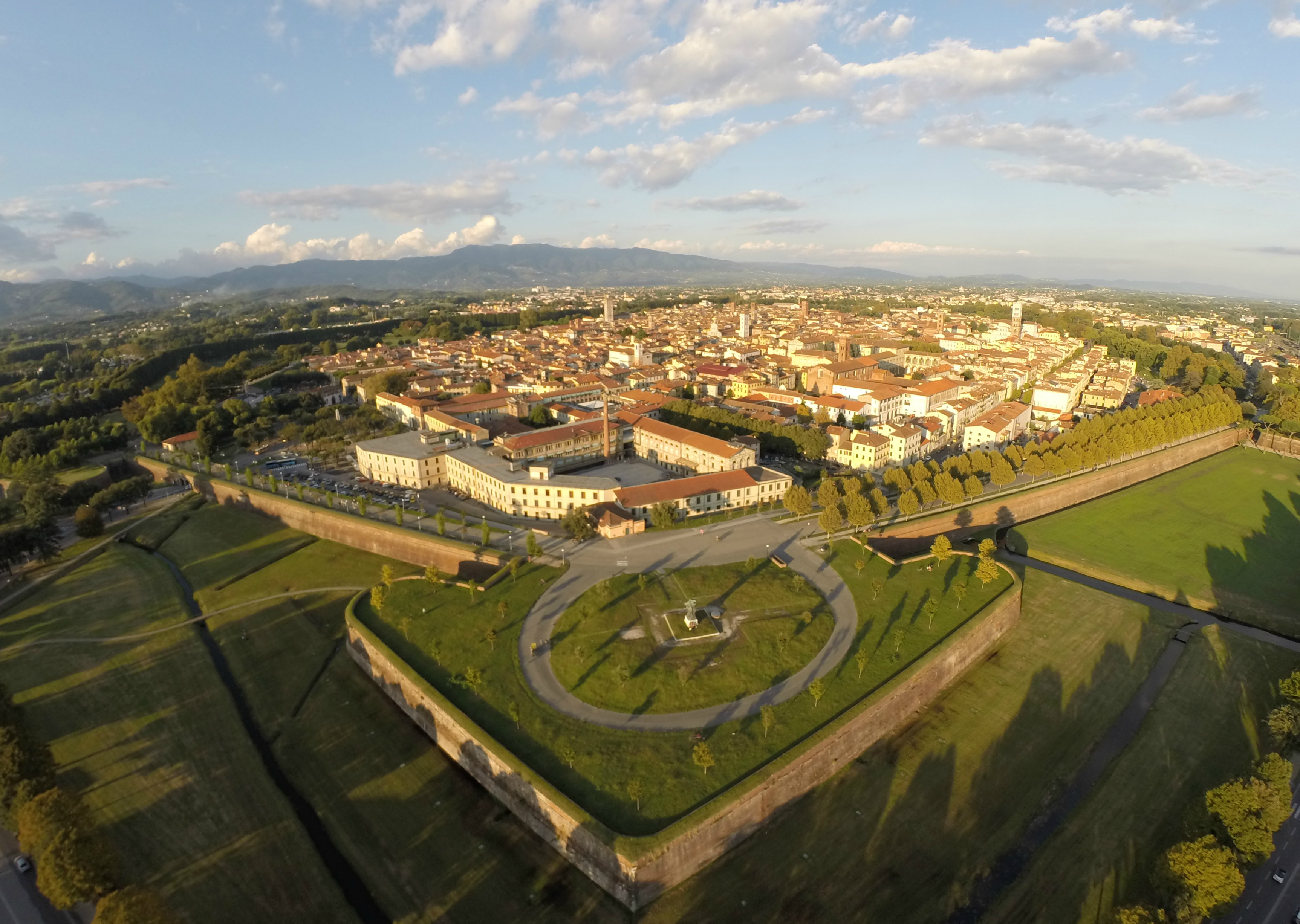Lucques, un joyau entre les murs - Lucca LU | Secret World Trip Planner
